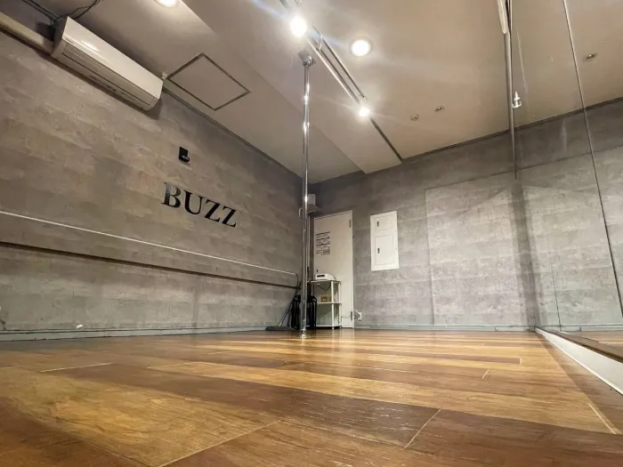 BUZZ秋葉原でもポールレンタル開始！！